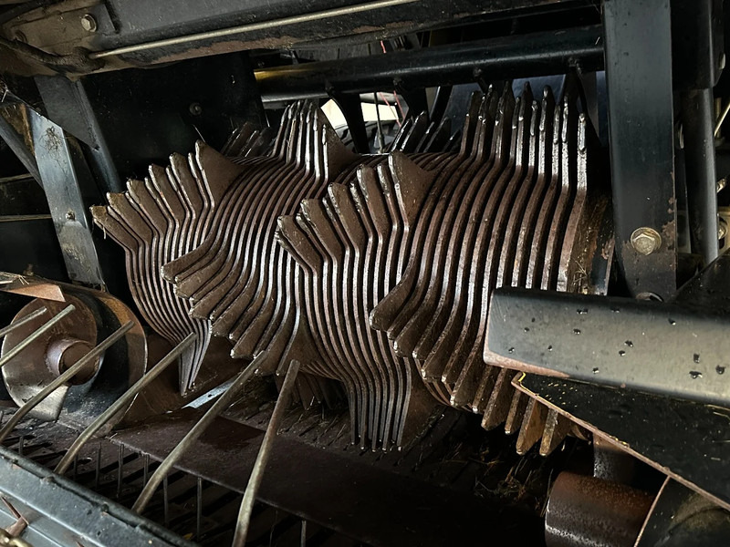 New Holland BB9060 Cropcutter - Landbruksteknikk: bilde 5 New Holland BB9060 Cropcutter - Landbruksteknikk: bilde 5