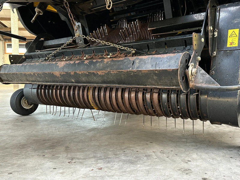 New Holland BB9060 Cropcutter - Landbruksteknikk: bilde 4 New Holland BB9060 Cropcutter - Landbruksteknikk: bilde 4