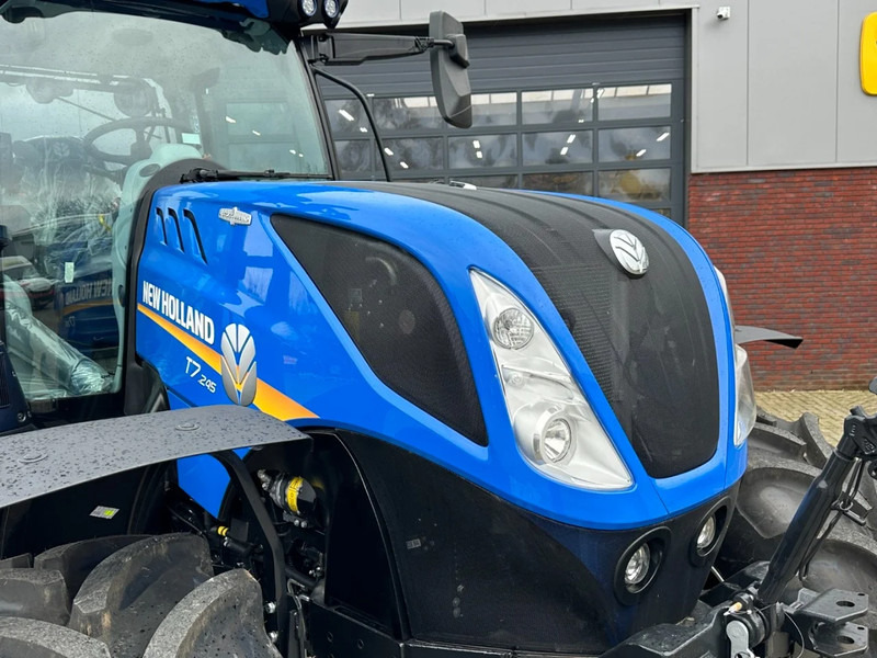 New Holland T7.245 Autocommand - Traktor: bilde 4 New Holland T7.245 Autocommand - Traktor: bilde 4
