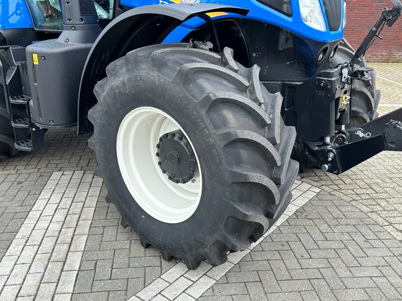 New Holland T7.245 Autocommand - Traktor: bilde 5 New Holland T7.245 Autocommand - Traktor: bilde 5