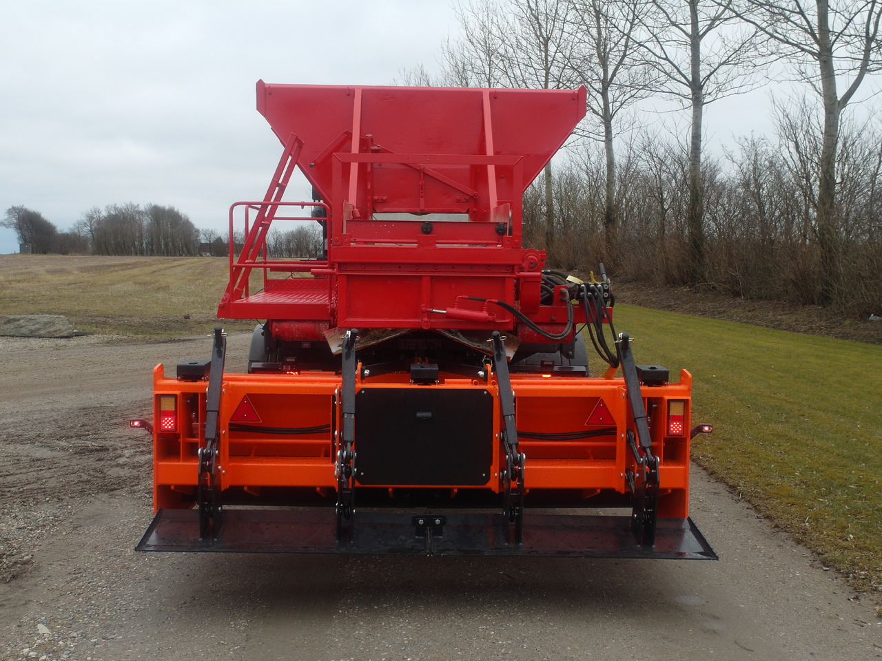 GST 1500-3000 Gravel Road leveler box laying of gravel for trucks and tractor - Scraper: bilde 2 GST 1500-3000 Gravel Road leveler box laying of gravel for trucks and tractor - Scraper: bilde 2