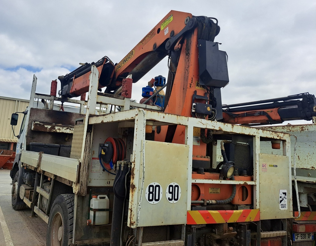 RENAULT Kerax 370dci 4x4 plateau grue Palfinger pk29002 - Planbil, Kranbil: bilde 3 RENAULT Kerax 370dci 4x4 plateau grue Palfinger pk29002 - Planbil, Kranbil: bilde 3