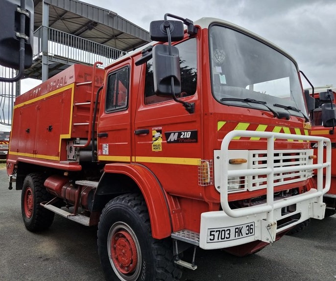 RENAULT M210 4x4 FPT HR 3500L - Brannbil: bilde 2 RENAULT M210 4x4 FPT HR 3500L - Brannbil: bilde 2