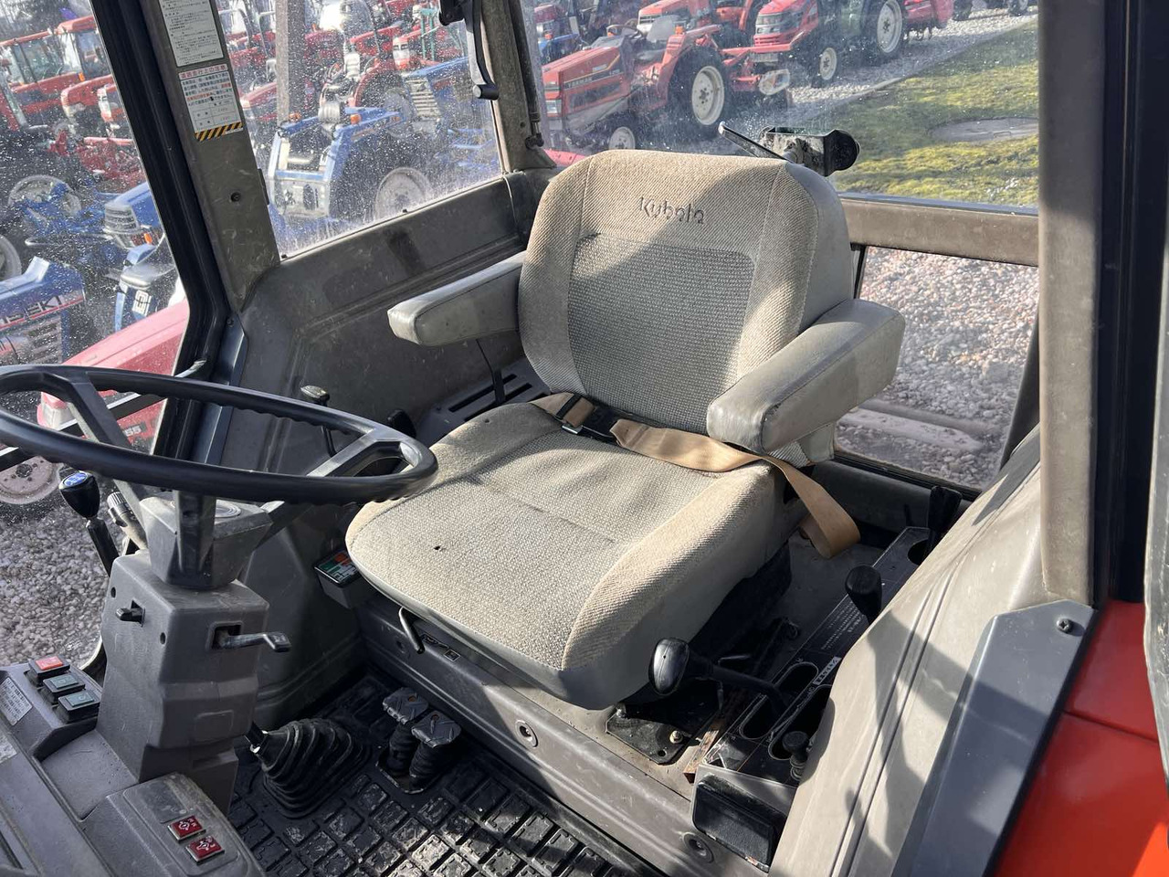 Kubota M1-65 - Traktor: bilde 4 Kubota M1-65 - Traktor: bilde 4