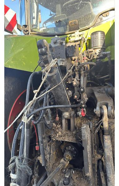 CLAAS AXION 850 - Traktor: bilde 2 CLAAS AXION 850 - Traktor: bilde 2
