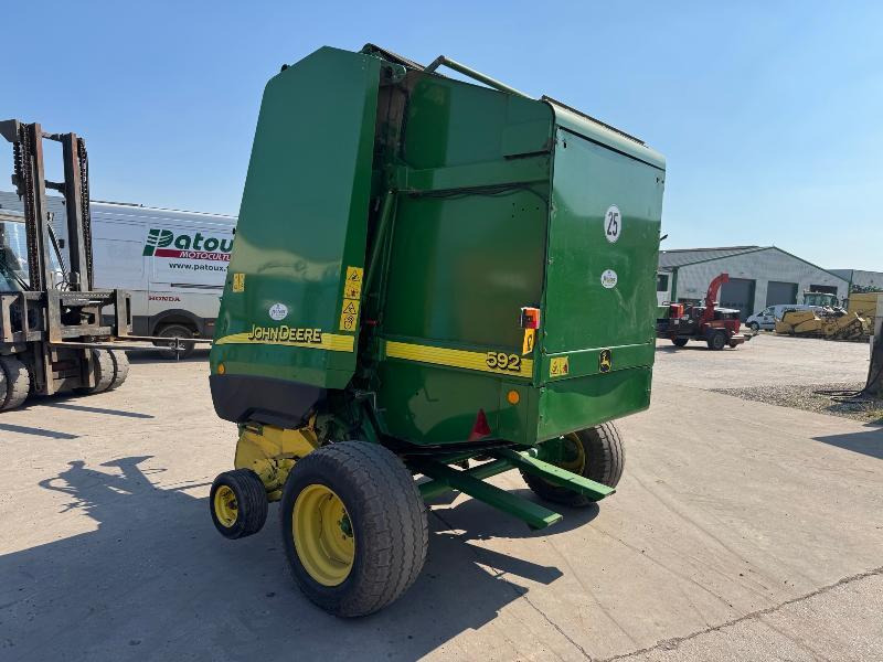 JOHN DEERE 592 - Rundballepresse: bilde 2 JOHN DEERE 592 - Rundballepresse: bilde 2
