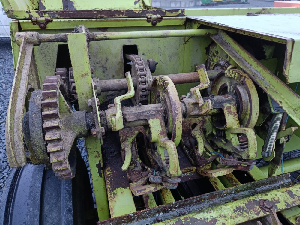 CLAAS Markant 50 sitoja - Firkantpresse: bilde 1 CLAAS Markant 50 sitoja - Firkantpresse: bilde 1