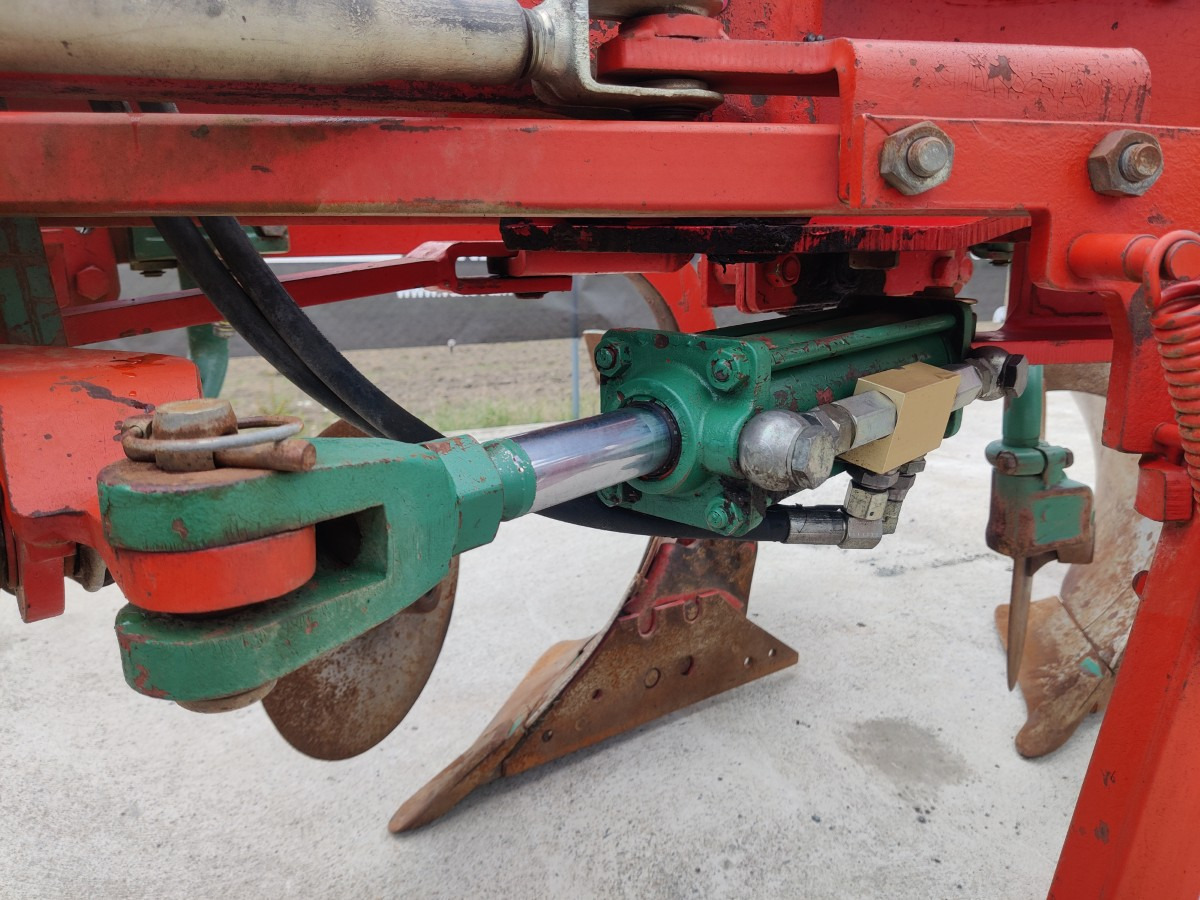 KVERNELAND AB85 4-siipinen sarka-aura - Plog: bilde 3 KVERNELAND AB85 4-siipinen sarka-aura - Plog: bilde 3