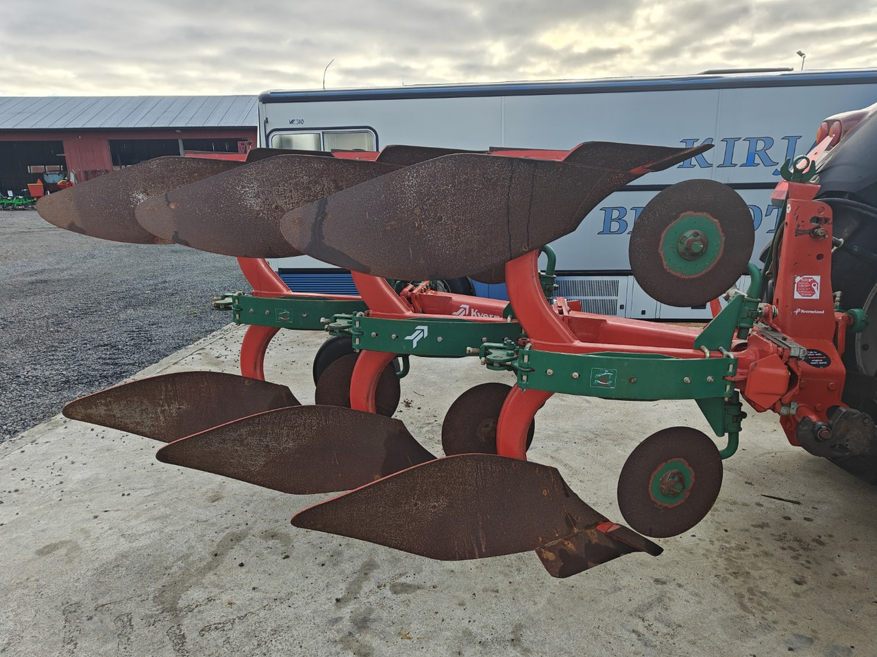 KVERNELAND E 160-8 - 3-siipinen paluuaura - Plog: bilde 4 KVERNELAND E 160-8 - 3-siipinen paluuaura - Plog: bilde 4