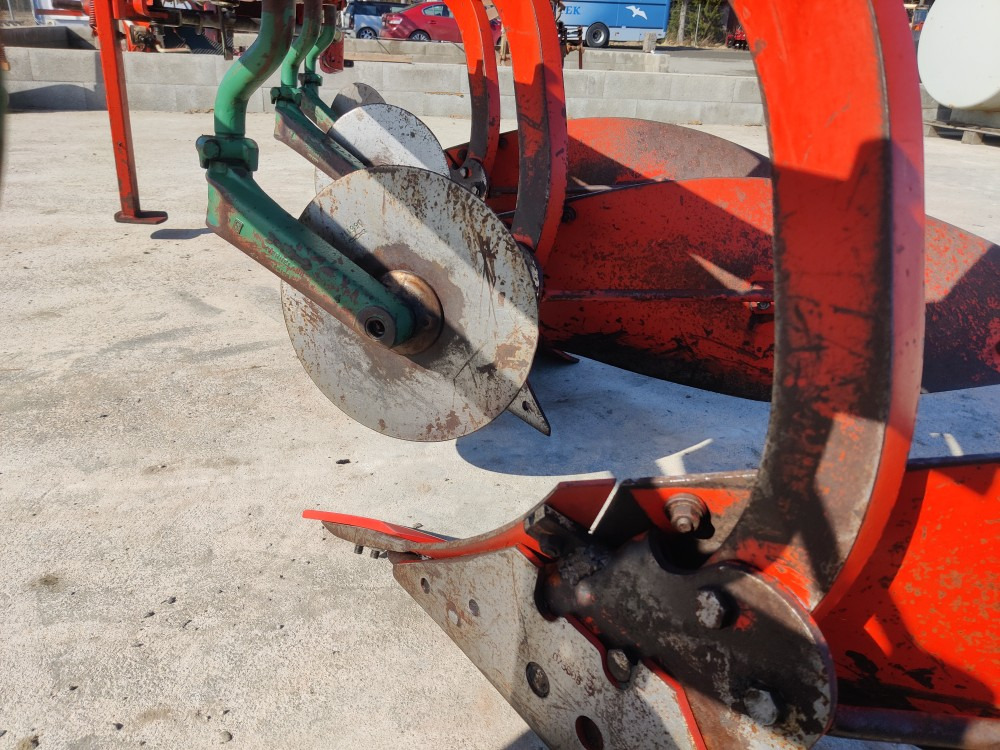 Kverneland AB8 sarka-aura 4-siipinen - Plog: bilde 3 Kverneland AB8 sarka-aura 4-siipinen - Plog: bilde 3