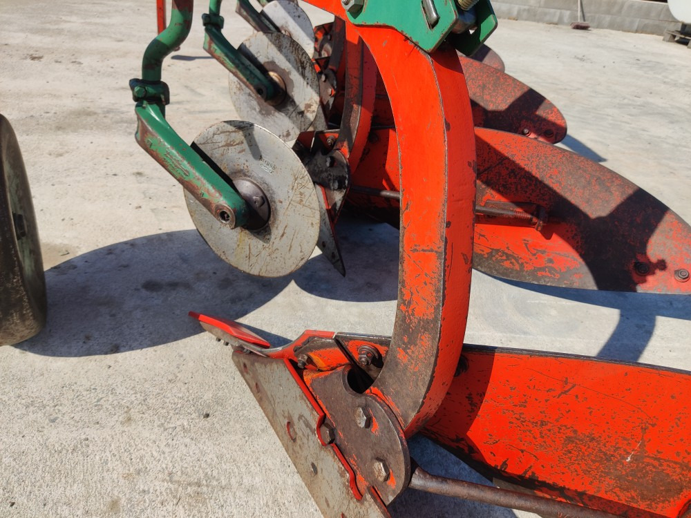 Kverneland AB8 sarka-aura 4-siipinen - Plog: bilde 2 Kverneland AB8 sarka-aura 4-siipinen - Plog: bilde 2