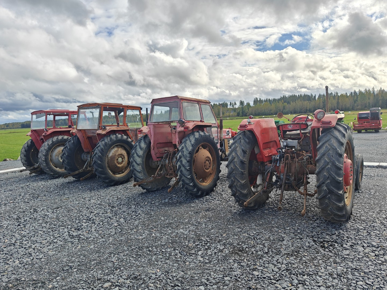 MASSEY FERGUSON 165, 165S ja 175 traktoreita 4 kpl / 4pcs - Traktor: bilde 4 MASSEY FERGUSON 165, 165S ja 175 traktoreita 4 kpl / 4pcs - Traktor: bilde 4