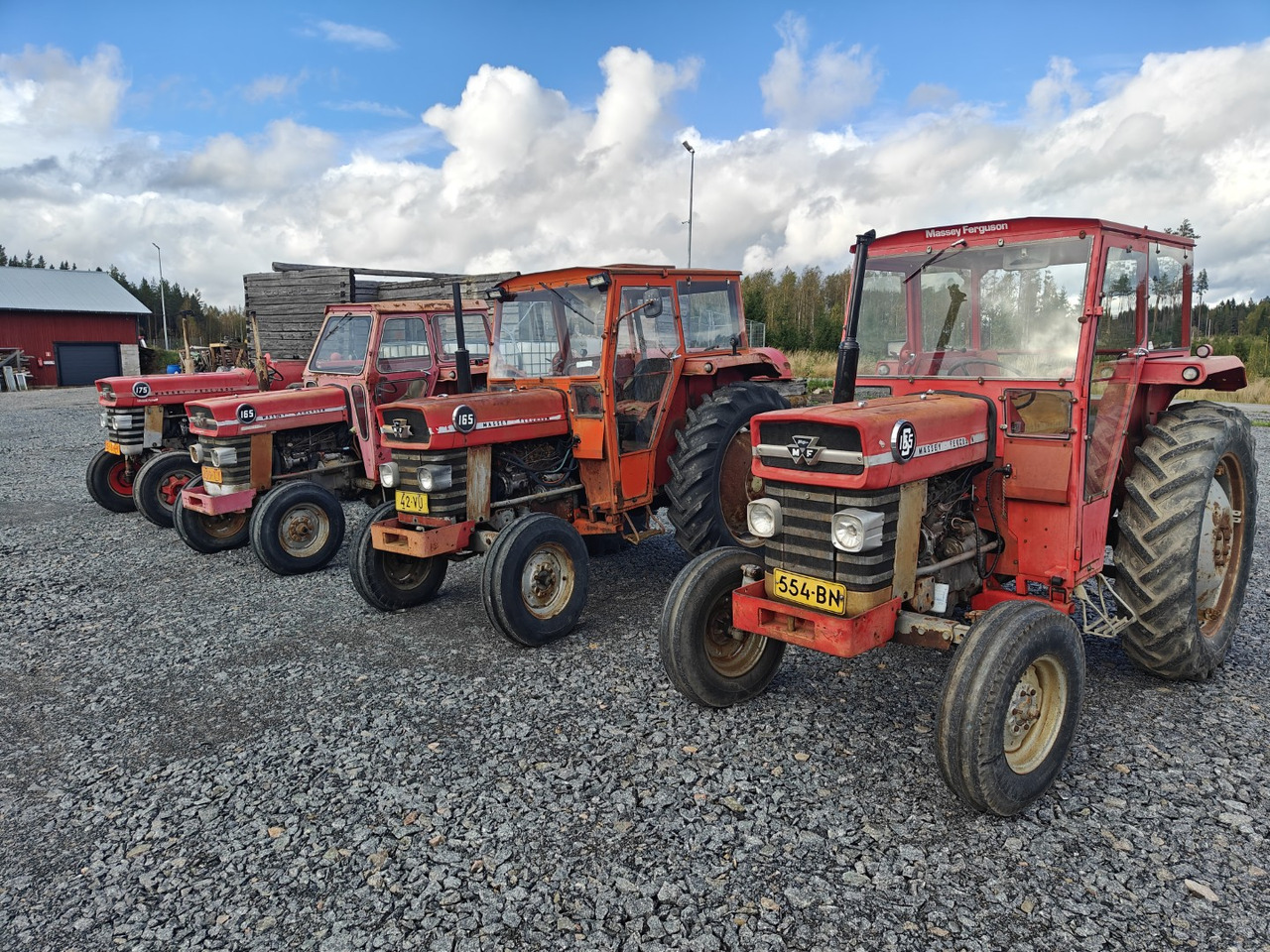 MASSEY FERGUSON 165, 165S ja 175 traktoreita 4 kpl / 4pcs - Traktor: bilde 2 MASSEY FERGUSON 165, 165S ja 175 traktoreita 4 kpl / 4pcs - Traktor: bilde 2