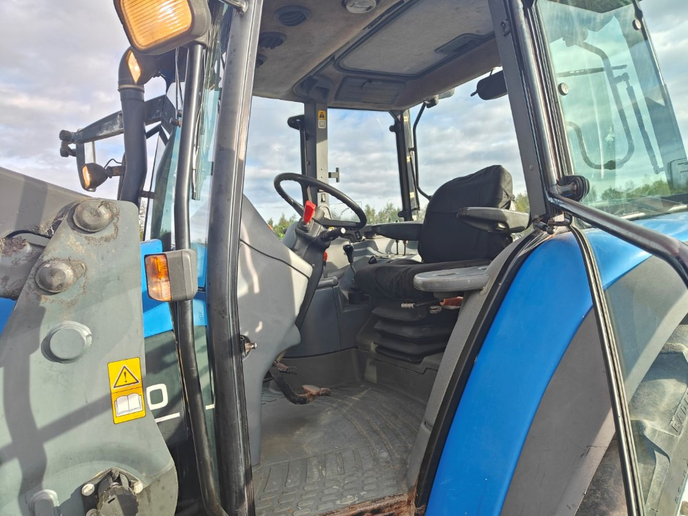 Traktor New Holland TS100, ES vaihteisto, ilmastointi, etukuormaaja Ålö Q55, katso video!: bilde 15 Traktor New Holland TS100, ES vaihteisto, ilmastointi, etukuormaaja Ålö Q55, katso video!: bilde 15