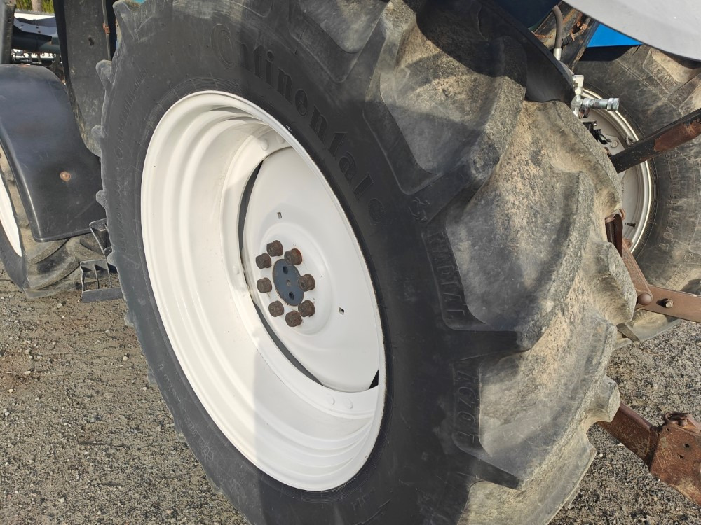 Traktor New Holland TS100, ES vaihteisto, ilmastointi, etukuormaaja Ålö Q55, katso video!: bilde 9 Traktor New Holland TS100, ES vaihteisto, ilmastointi, etukuormaaja Ålö Q55, katso video!: bilde 9