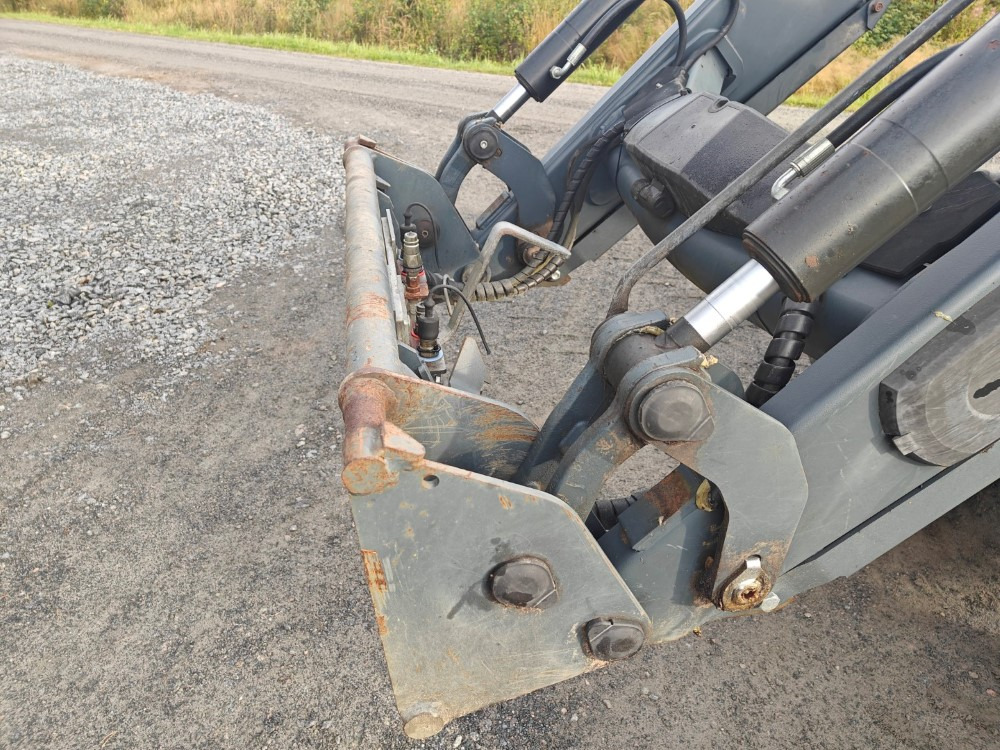Traktor New Holland TS100, ES vaihteisto, ilmastointi, etukuormaaja Ålö Q55, katso video!: bilde 7 Traktor New Holland TS100, ES vaihteisto, ilmastointi, etukuormaaja Ålö Q55, katso video!: bilde 7