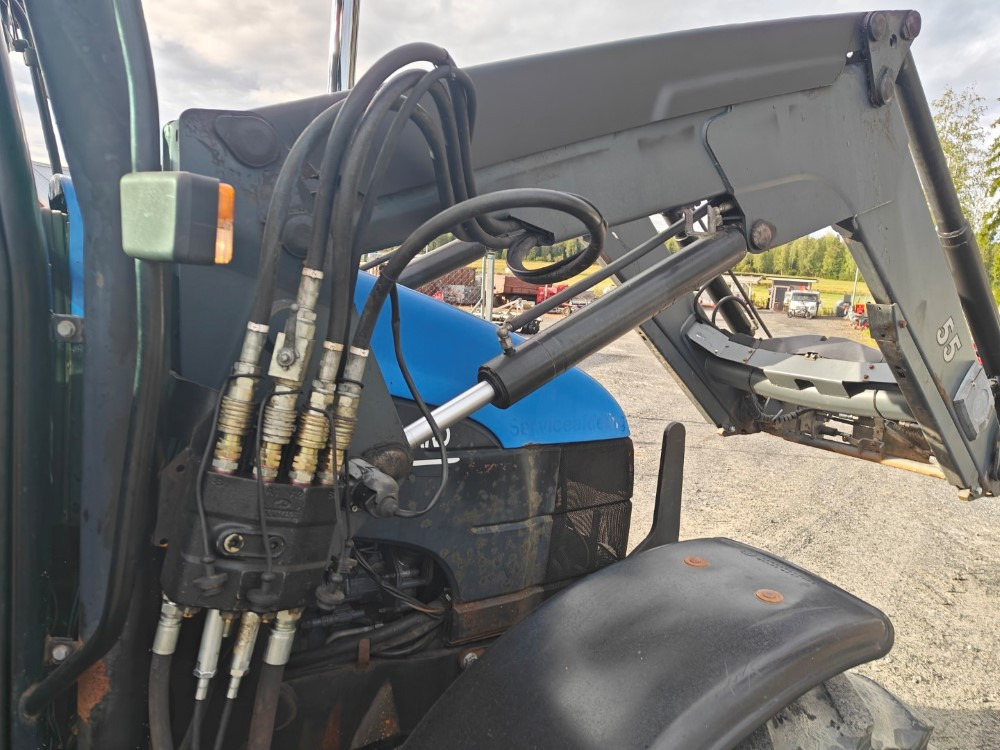 Traktor New Holland TS100, ES vaihteisto, ilmastointi, etukuormaaja Ålö Q55, katso video!: bilde 13 Traktor New Holland TS100, ES vaihteisto, ilmastointi, etukuormaaja Ålö Q55, katso video!: bilde 13