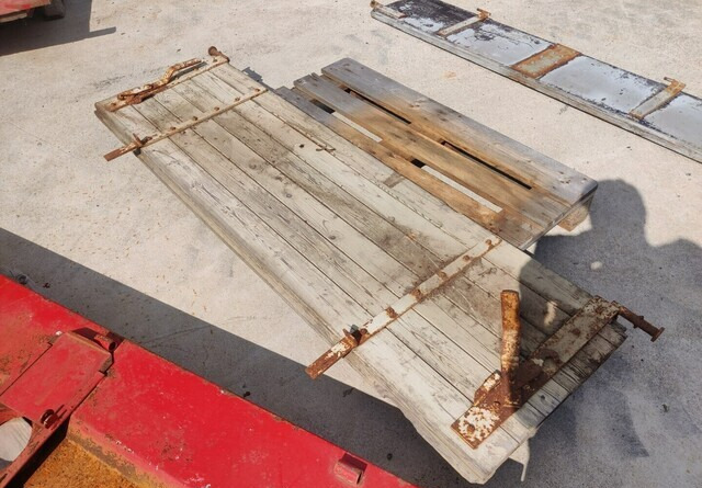 Peräkärryn laita - K 54cm - L 195cm - puinen - Karosseri og eksteriør for Landbruk tippvogn: bilde 4 Peräkärryn laita - K 54cm - L 195cm - puinen - Karosseri og eksteriør for Landbruk tippvogn: bilde 4