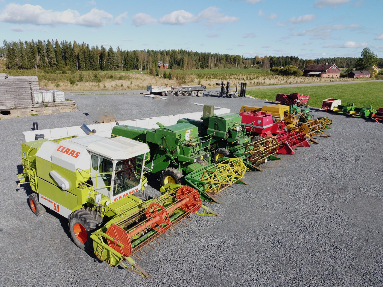 Puimureita / Combine harvesters 6kpl / 6pcs - Claas, John Deere, Massey Ferguson... - Skurtresker: bilde 1 Puimureita / Combine harvesters 6kpl / 6pcs - Claas, John Deere, Massey Ferguson... - Skurtresker: bilde 1