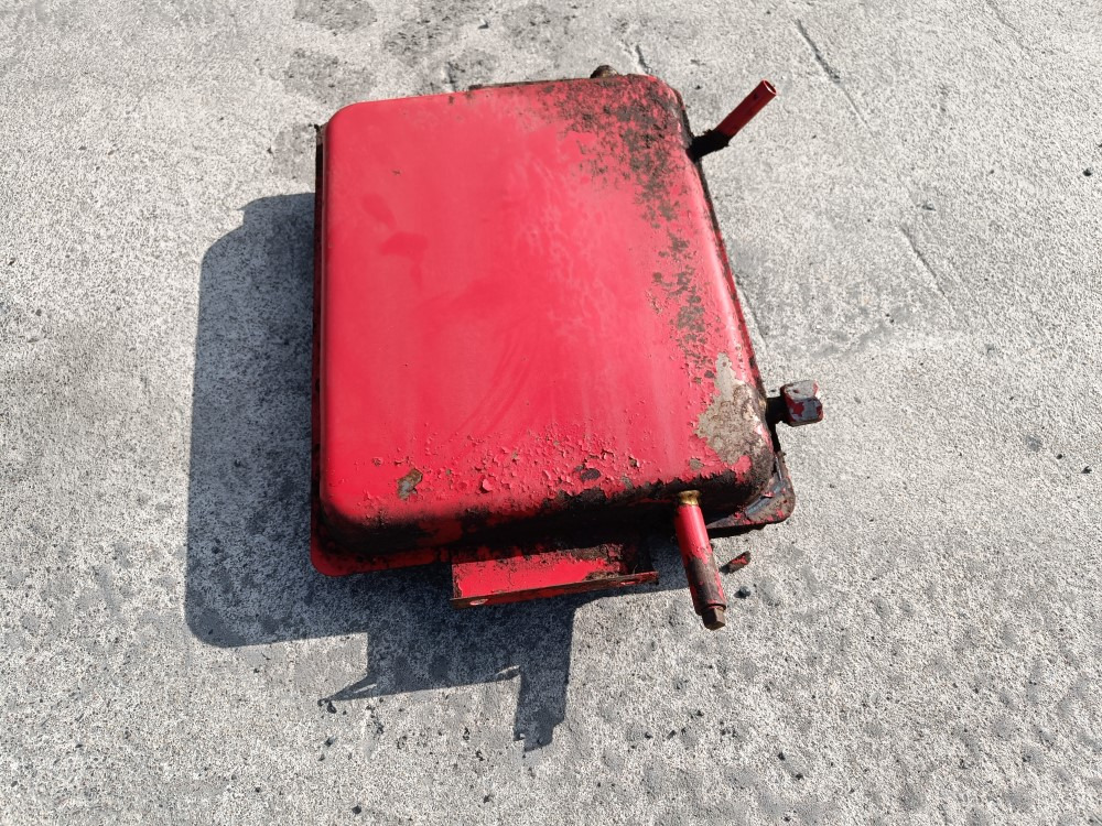 Sampo 410 hydrauliikkaöljysäiliö - Hydraulisk tank for Skurtresker: bilde 3 Sampo 410 hydrauliikkaöljysäiliö - Hydraulisk tank for Skurtresker: bilde 3