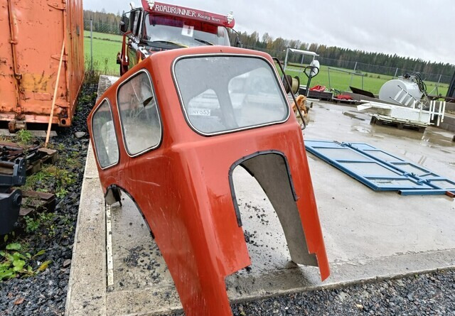 Traktorin hytti - lasikuituinen - Førerhus for Traktor: bilde 4 Traktorin hytti - lasikuituinen - Førerhus for Traktor: bilde 4
