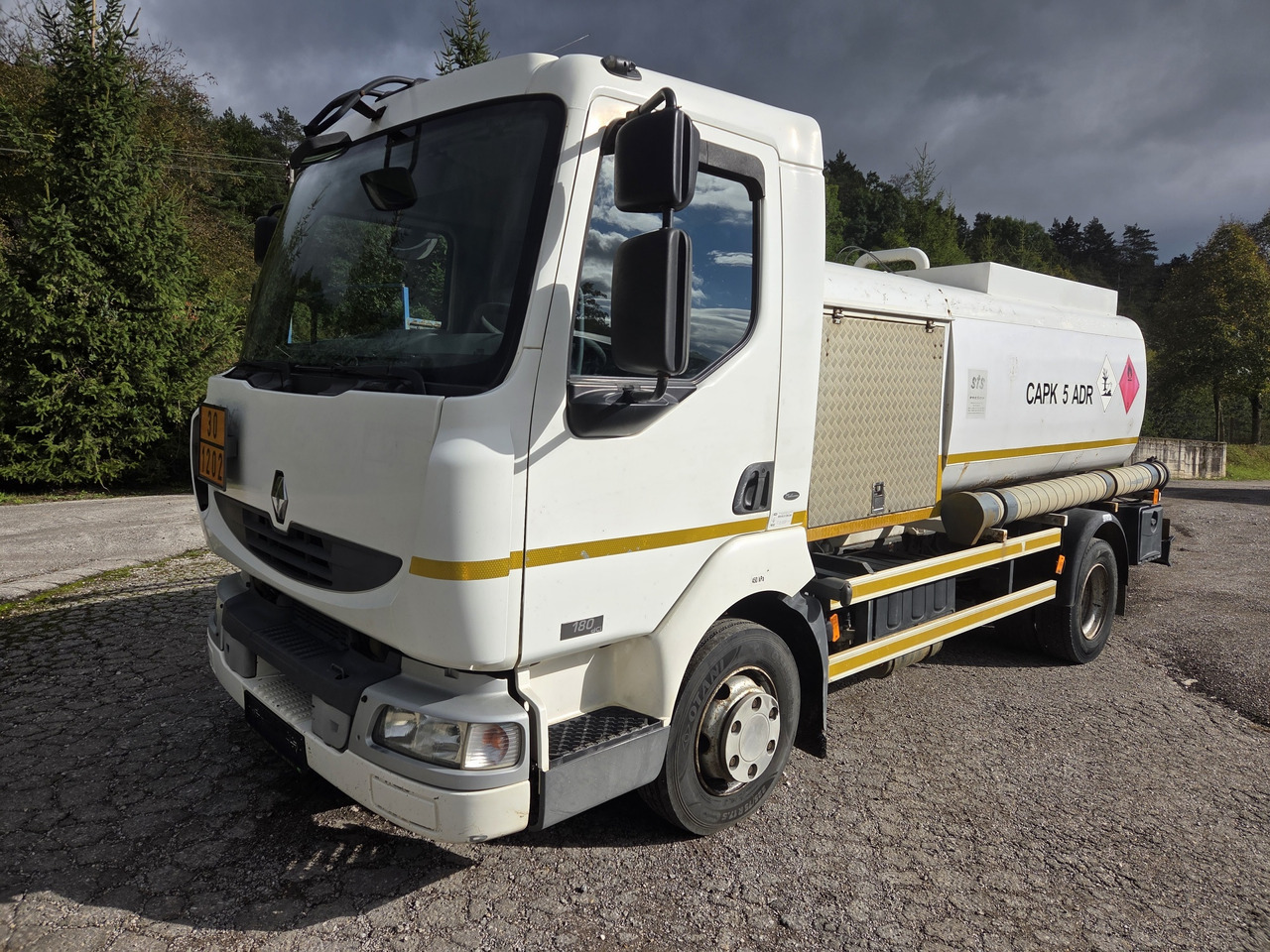 RENAULT MIDLUM 180.10 diesel tanker + dispensing + print - Tankbil: bilde 1 RENAULT MIDLUM 180.10 diesel tanker + dispensing + print - Tankbil: bilde 1