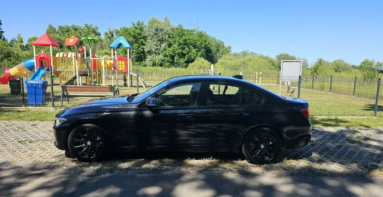 BMW SERIA 3 V (F30/F31/F34) BMW SERIA 3 BMW 330D xDrive ładny stan 4x4 sedan - Sedan: bilde 3 BMW SERIA 3 V (F30/F31/F34) BMW SERIA 3 BMW 330D xDrive ładny stan 4x4 sedan - Sedan: bilde 3