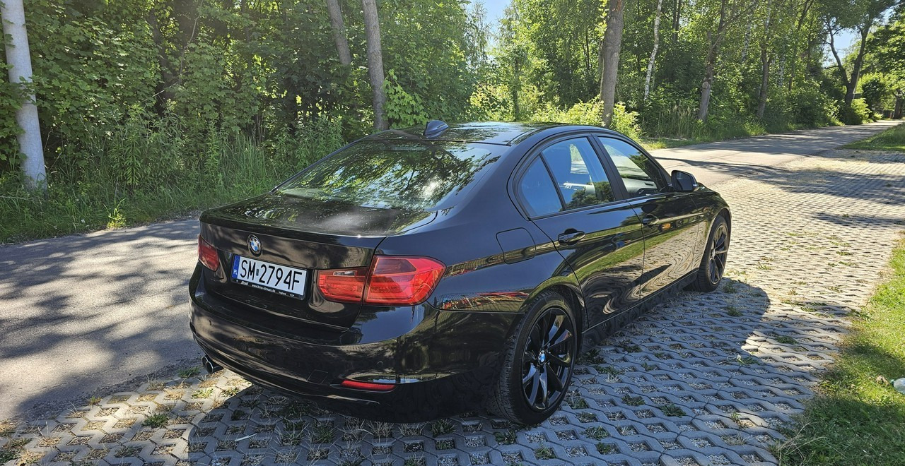 BMW SERIA 3 V (F30/F31/F34) BMW SERIA 3 BMW 330D xDrive ładny stan 4x4 sedan - Sedan: bilde 4 BMW SERIA 3 V (F30/F31/F34) BMW SERIA 3 BMW 330D xDrive ładny stan 4x4 sedan - Sedan: bilde 4