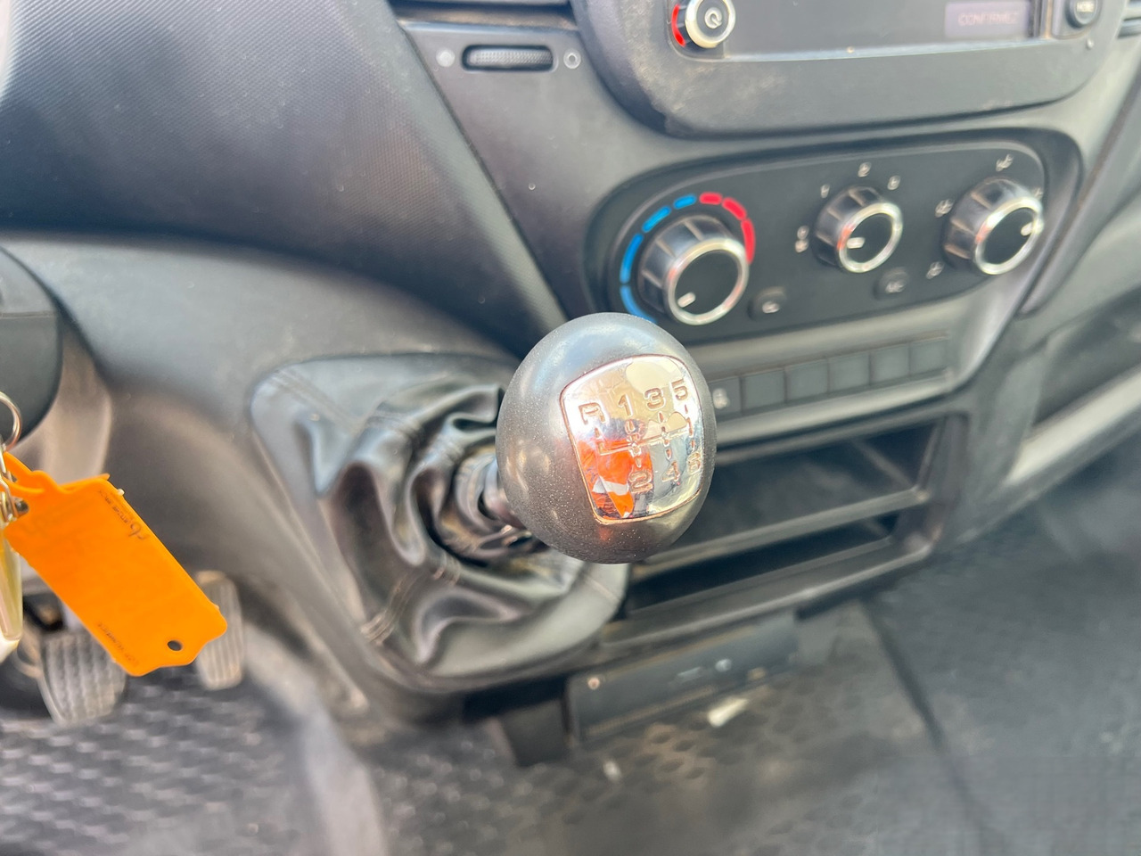 IVECO DAILY 35-130 - Varebil med tipp: bilde 2 IVECO DAILY 35-130 - Varebil med tipp: bilde 2