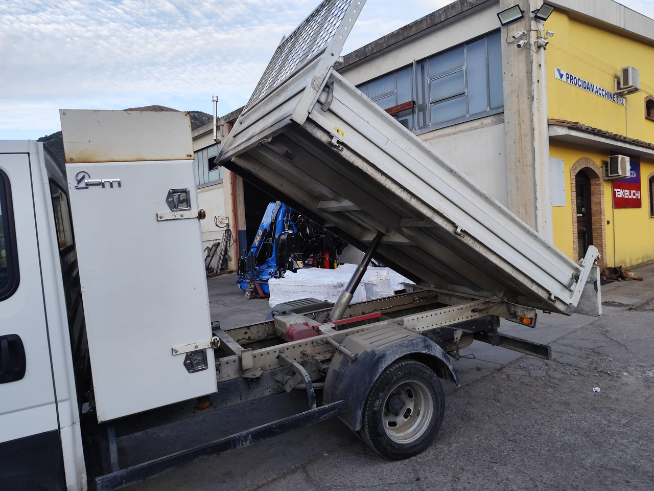 IVECO DAILY 35-140 - Varebil med tipp: bilde 2 IVECO DAILY 35-140 - Varebil med tipp: bilde 2