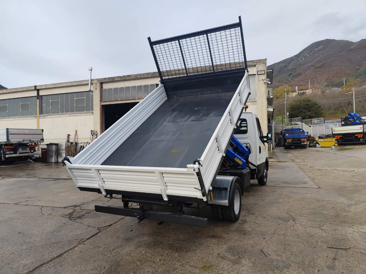 Tippbil, Kranbil IVECO DAILY 35-150: bilde 26