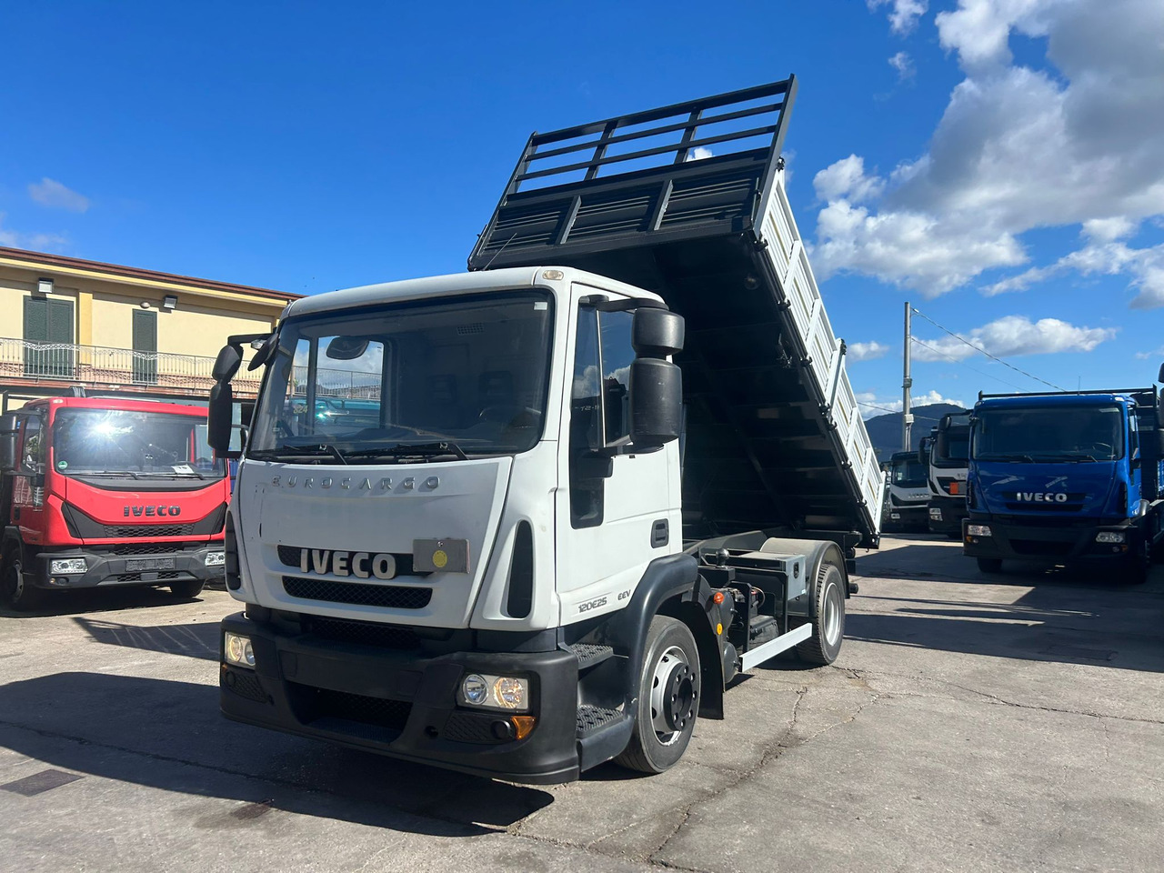 IVECO EUROCARGO 120E25 - Tippbil: bilde 4 IVECO EUROCARGO 120E25 - Tippbil: bilde 4