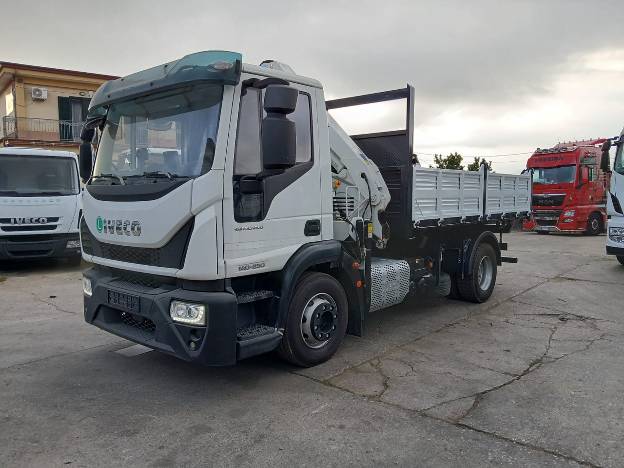 IVECO EUROCARGO 140-250 - Kranbil: bilde 1 IVECO EUROCARGO 140-250 - Kranbil: bilde 1