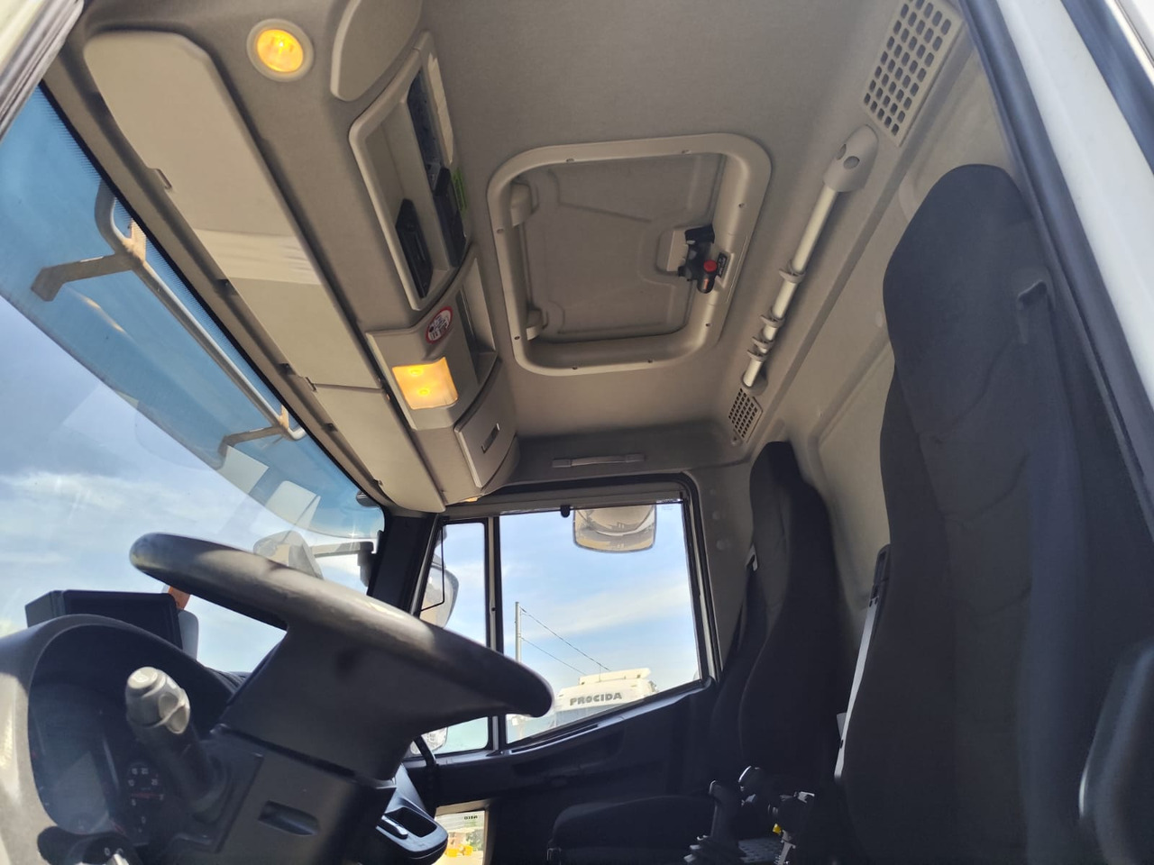 Tippbil, Kranbil IVECO EUROCARGO 140-250: bilde 12 Tippbil, Kranbil IVECO EUROCARGO 140-250: bilde 12