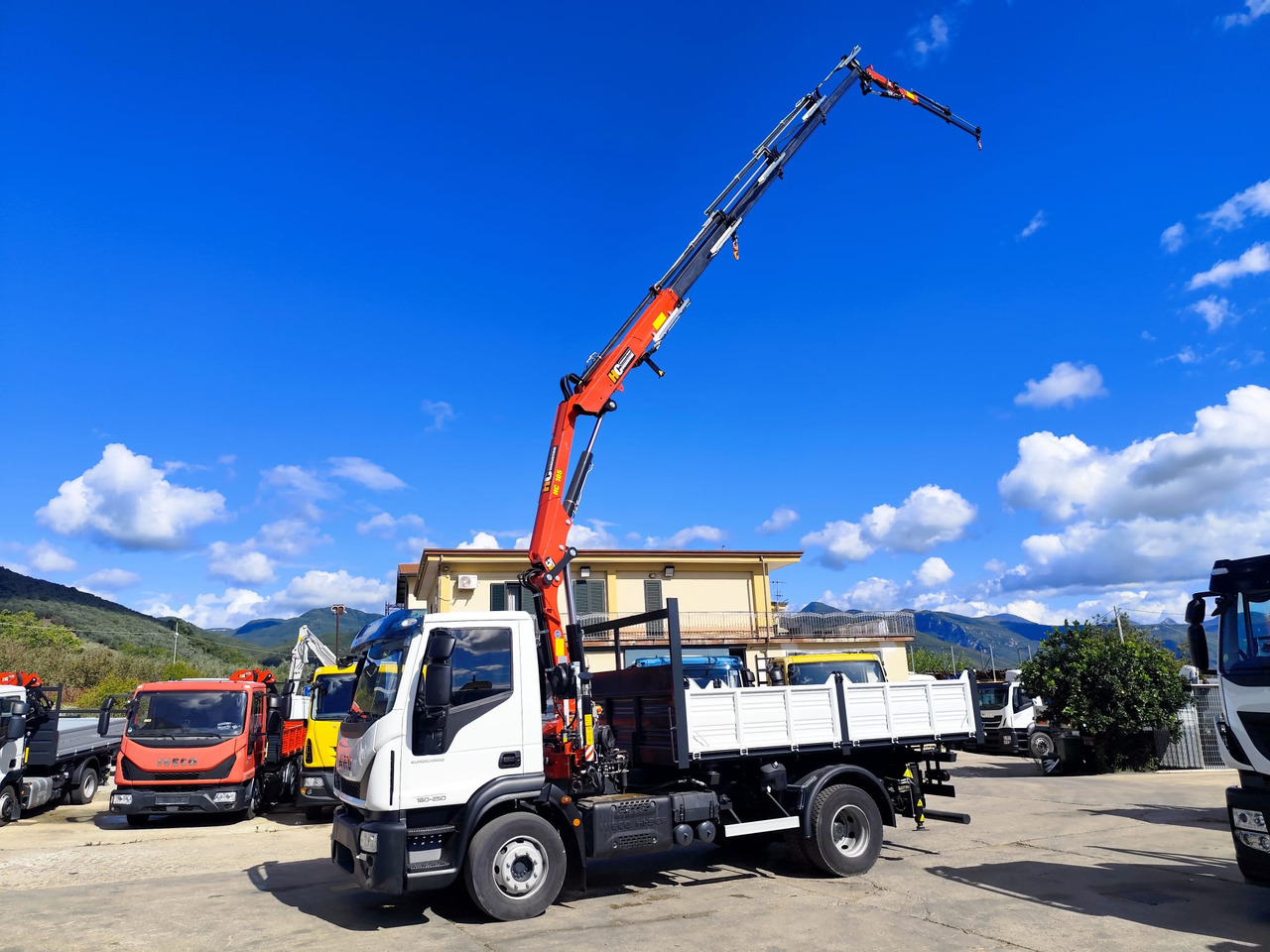 IVECO EUROCARGO 160-250 - Kranbil, Tippbil: bilde 4 IVECO EUROCARGO 160-250 - Kranbil, Tippbil: bilde 4