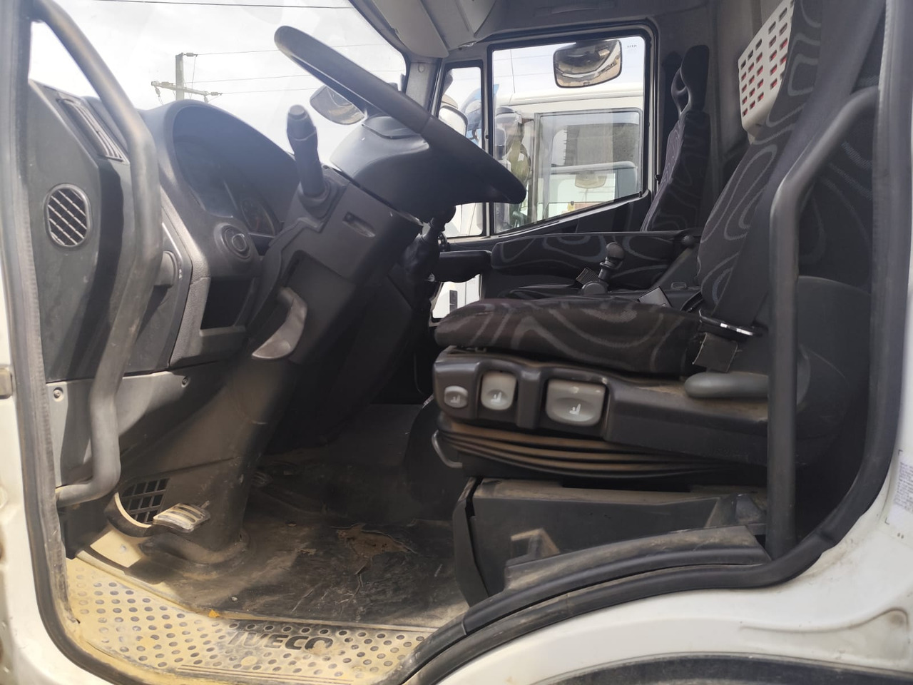 IVECO EUROCARGO 160E25K - Kranbil: bilde 5 IVECO EUROCARGO 160E25K - Kranbil: bilde 5