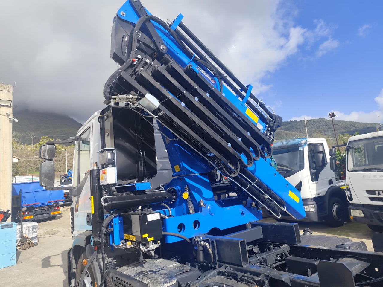 IVECO EUROCARGO 180-250 - Kranbil, Kranbil: bilde 5 IVECO EUROCARGO 180-250 - Kranbil, Kranbil: bilde 5