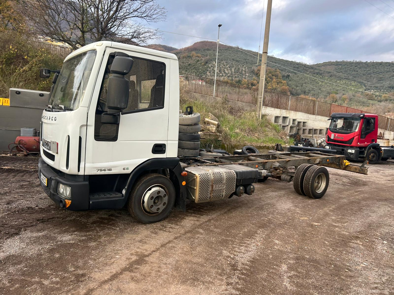 IVECO EUROCARGO 75E16 - Chassis lastebil: bilde 2 IVECO EUROCARGO 75E16 - Chassis lastebil: bilde 2