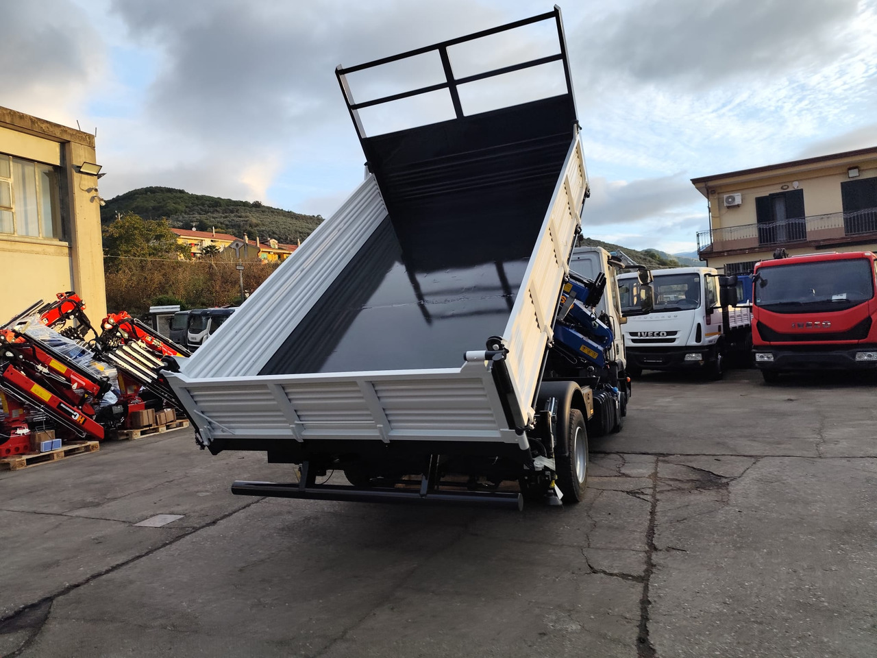 IVECO EUROCARGO 80-210 - Kranbil, Tippbil: bilde 5 IVECO EUROCARGO 80-210 - Kranbil, Tippbil: bilde 5