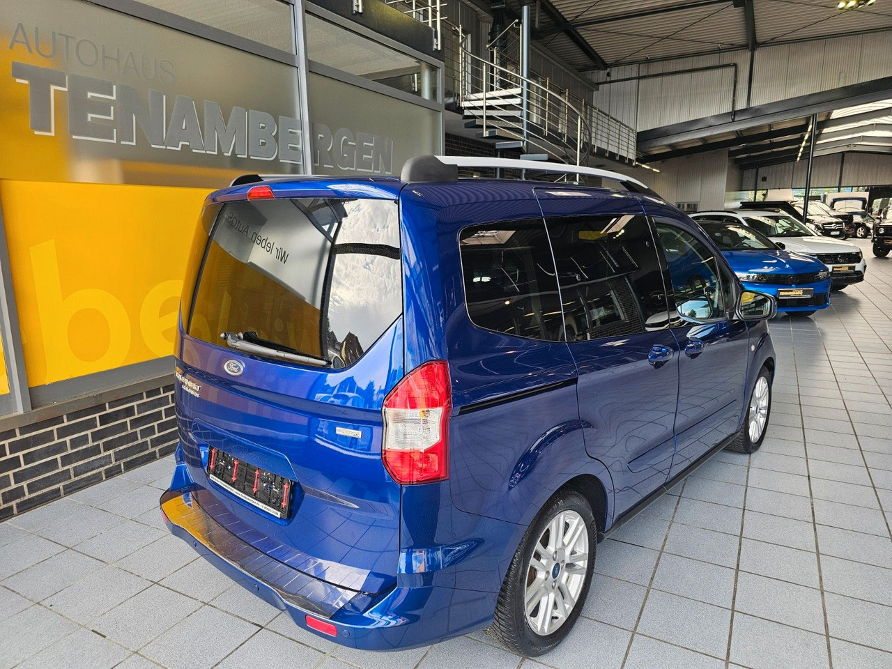 Ford Tourneo Courier Titanium behzb. Windschutzschei - Persontransport: bilde 3 Ford Tourneo Courier Titanium behzb. Windschutzschei - Persontransport: bilde 3