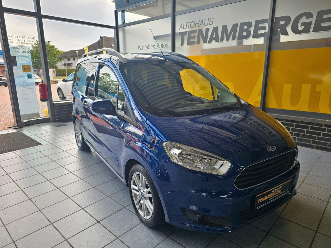Ford Tourneo Courier Titanium behzb. Windschutzschei - Persontransport: bilde 2 Ford Tourneo Courier Titanium behzb. Windschutzschei - Persontransport: bilde 2