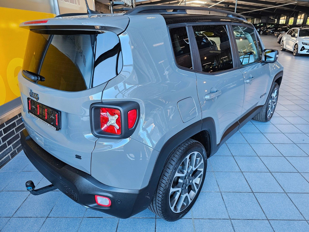 Jeep Renegade S Plug-In-Hybrid 4xe Kamera LED ACC AHK - SUV: bilde 2 Jeep Renegade S Plug-In-Hybrid 4xe Kamera LED ACC AHK - SUV: bilde 2