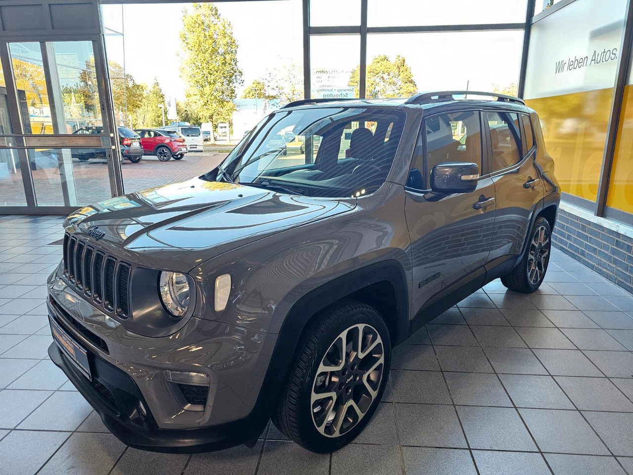 Jeep Renegade S Plug-In-Hybrid 4xe Kamera LED ACC AHK - SUV: bilde 4 Jeep Renegade S Plug-In-Hybrid 4xe Kamera LED ACC AHK - SUV: bilde 4