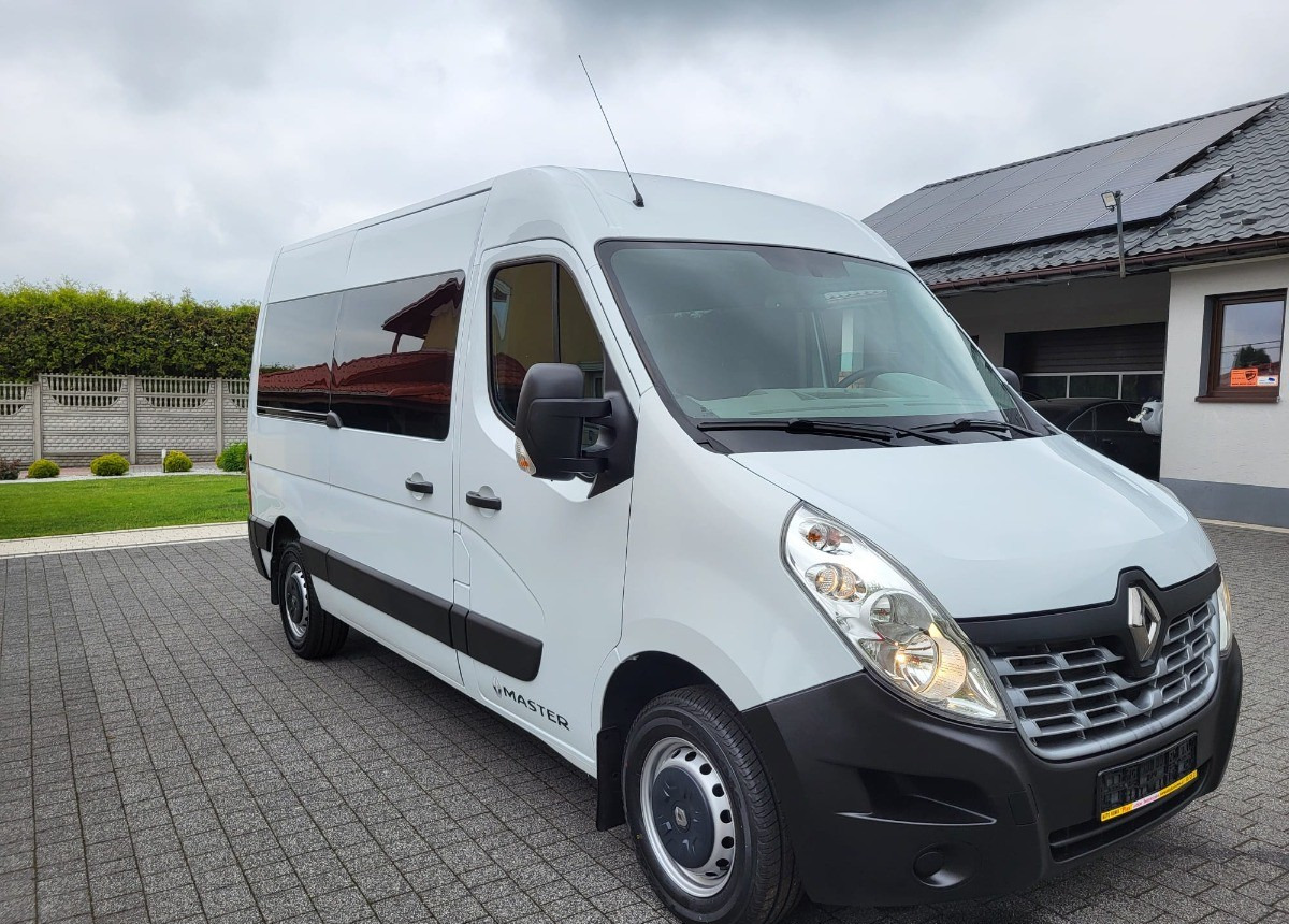 Interior photo 1: Leie Renault Master 2.3 170ps. L2H2  8-osobowy Serwisowany I właściciel Renault Master 2.3 170ps. L2H2  8-osobowy Serwisowany I właściciel