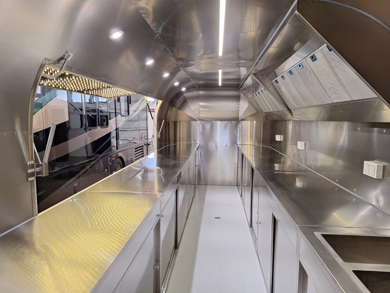 Deli Star Trailer American 5800 - EU standards - Salgsvogn: bilde 3 Deli Star Trailer American 5800 - EU standards - Salgsvogn: bilde 3