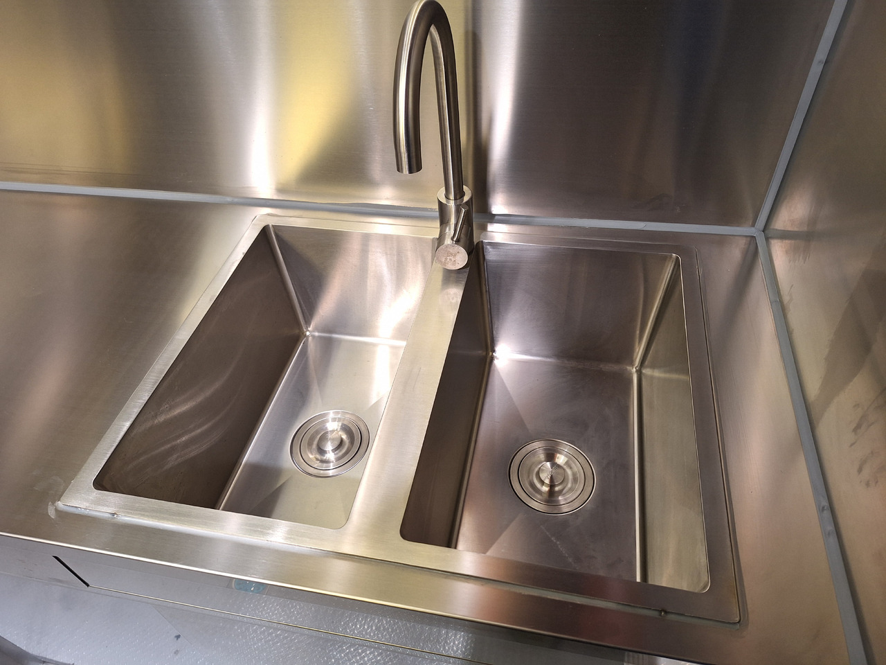 Deli Star Trailer Deli Bakery 4000 - Salgsvogn: bilde 5 Deli Star Trailer Deli Bakery 4000 - Salgsvogn: bilde 5