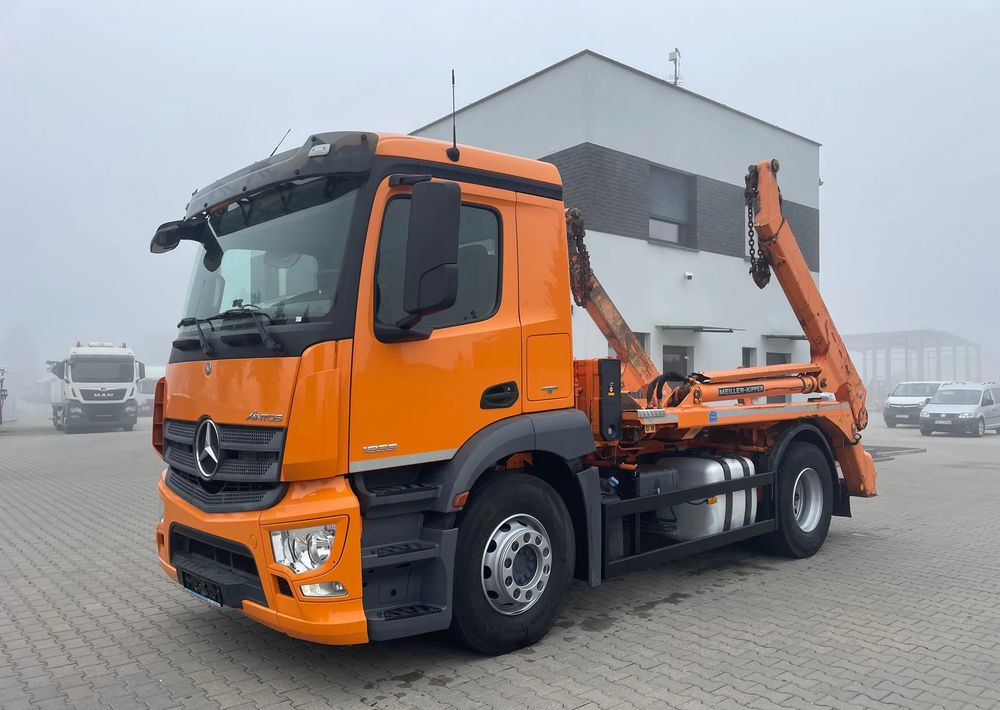 Mercedes-Benz ANTOS 1833 BRAMOWIEC, MILLER - Liftdumper lastebil: bilde 1 Mercedes-Benz ANTOS 1833 BRAMOWIEC, MILLER - Liftdumper lastebil: bilde 1