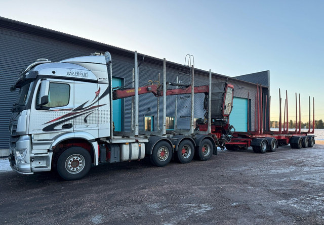 Mercedes-BenzArocs 8x4 - Tømmerbil, Kranbil: bilde 2 Mercedes-BenzArocs 8x4 - Tømmerbil, Kranbil: bilde 2