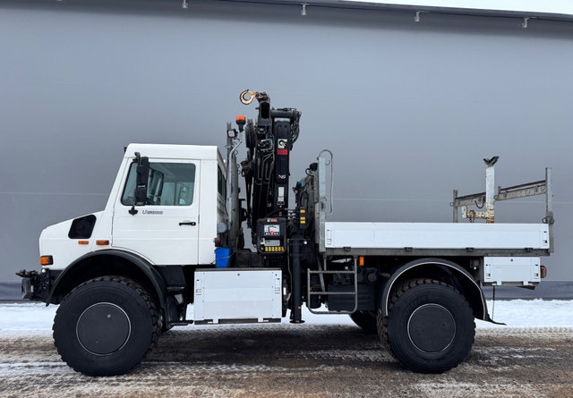 Mercedes-BenzUnimog U5000 + Nosturi Hiab 099 E-4 - Planbil, Kranbil: bilde 2 Mercedes-BenzUnimog U5000 + Nosturi Hiab 099 E-4 - Planbil, Kranbil: bilde 2
