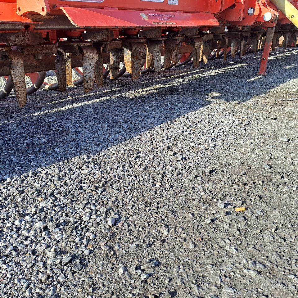 ERPICE ROTANTE PIEGHEVOLE MASCHIO AQUILA RAP 7000 - Jordfreser: bilde 3 ERPICE ROTANTE PIEGHEVOLE MASCHIO AQUILA RAP 7000 - Jordfreser: bilde 3